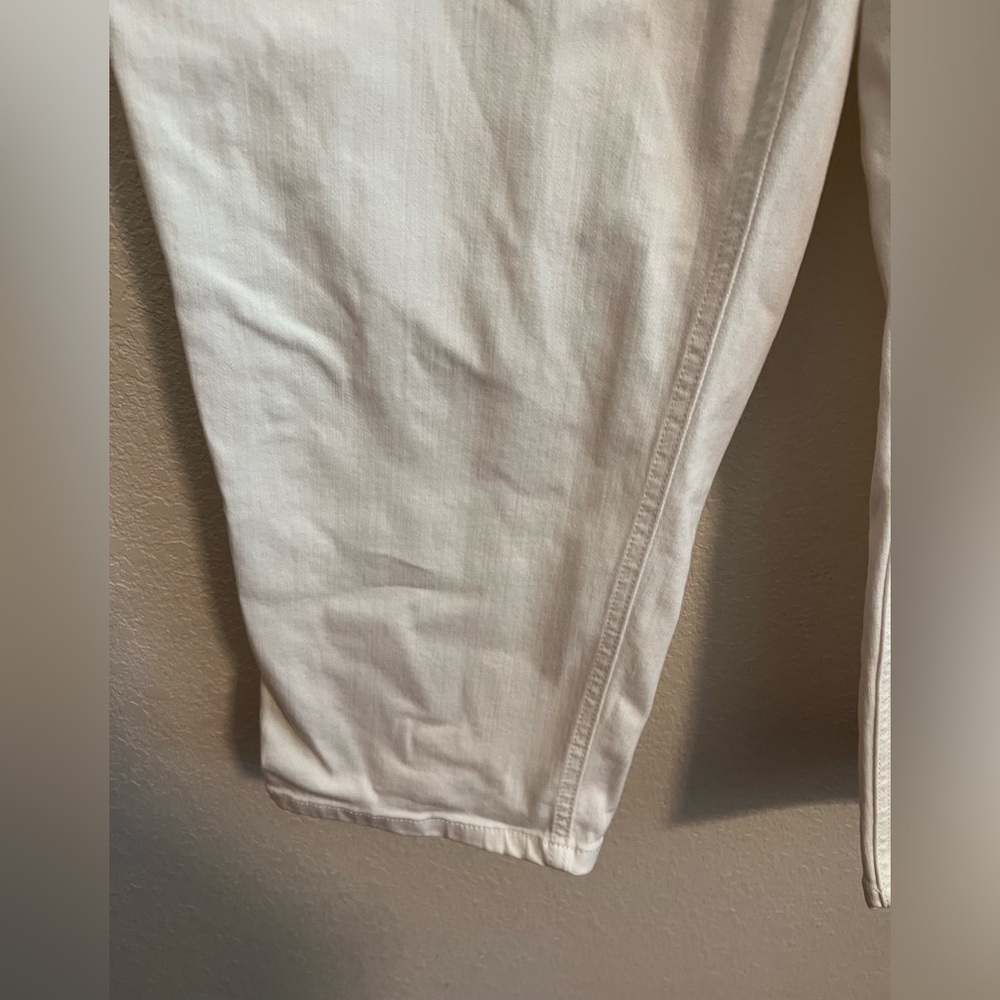 Chico's Perfect Stretch White Capris Size 2.5 - Picture 4 of 13